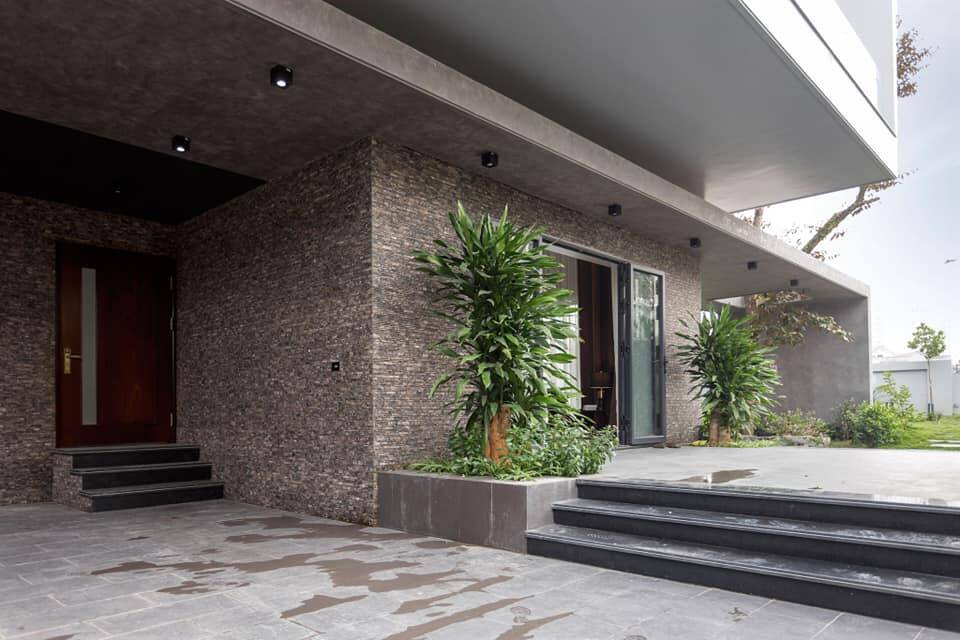 Xa quê 20 năm để lập nghiệp, đôi vợ chồng về lại cố hương xây biệt thự, dành riêng 600m2 cho sân vườn xanh ngát