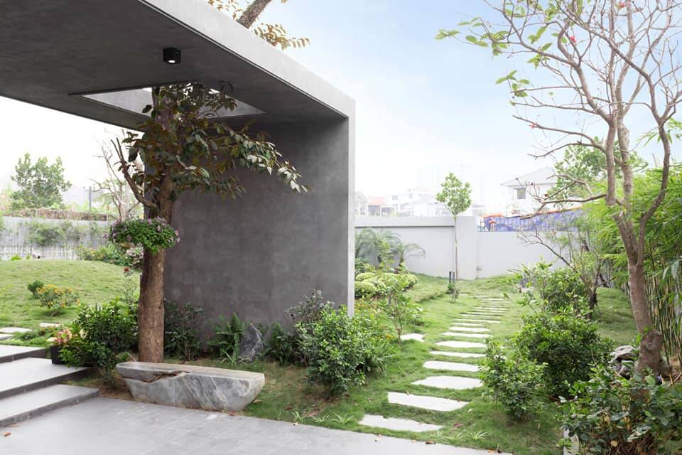 Xa quê 20 năm để lập nghiệp, đôi vợ chồng về lại cố hương xây biệt thự, dành riêng 600m2 cho sân vườn xanh ngát
