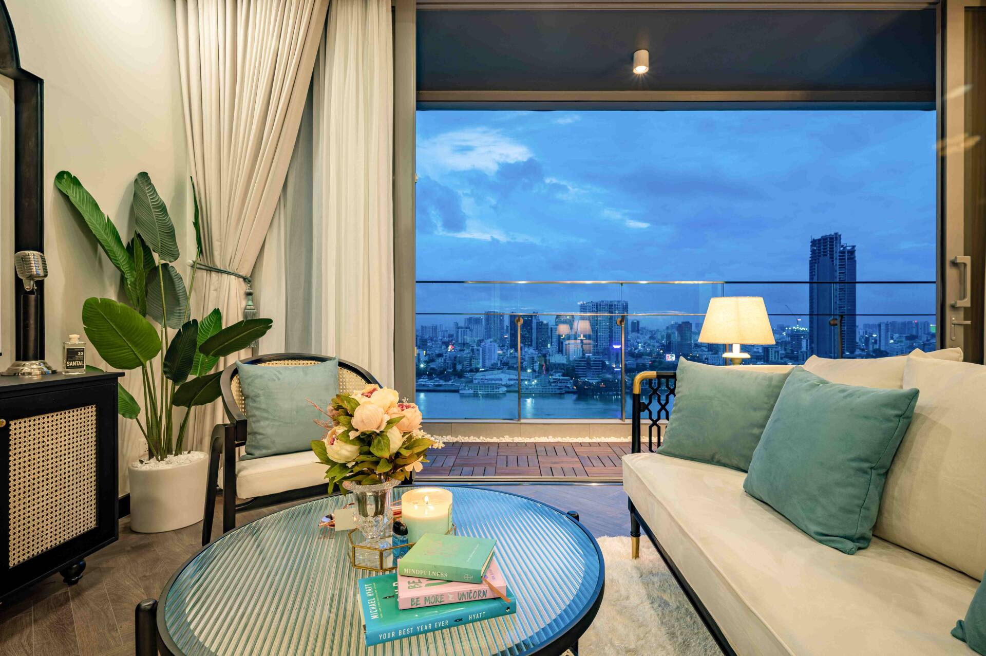 Căn hộ 129m2 sở hữu vẻ đẹp mê hoặc ở mọi góc nhìn, có chi phí hoàn thiện 750 triệu đồng