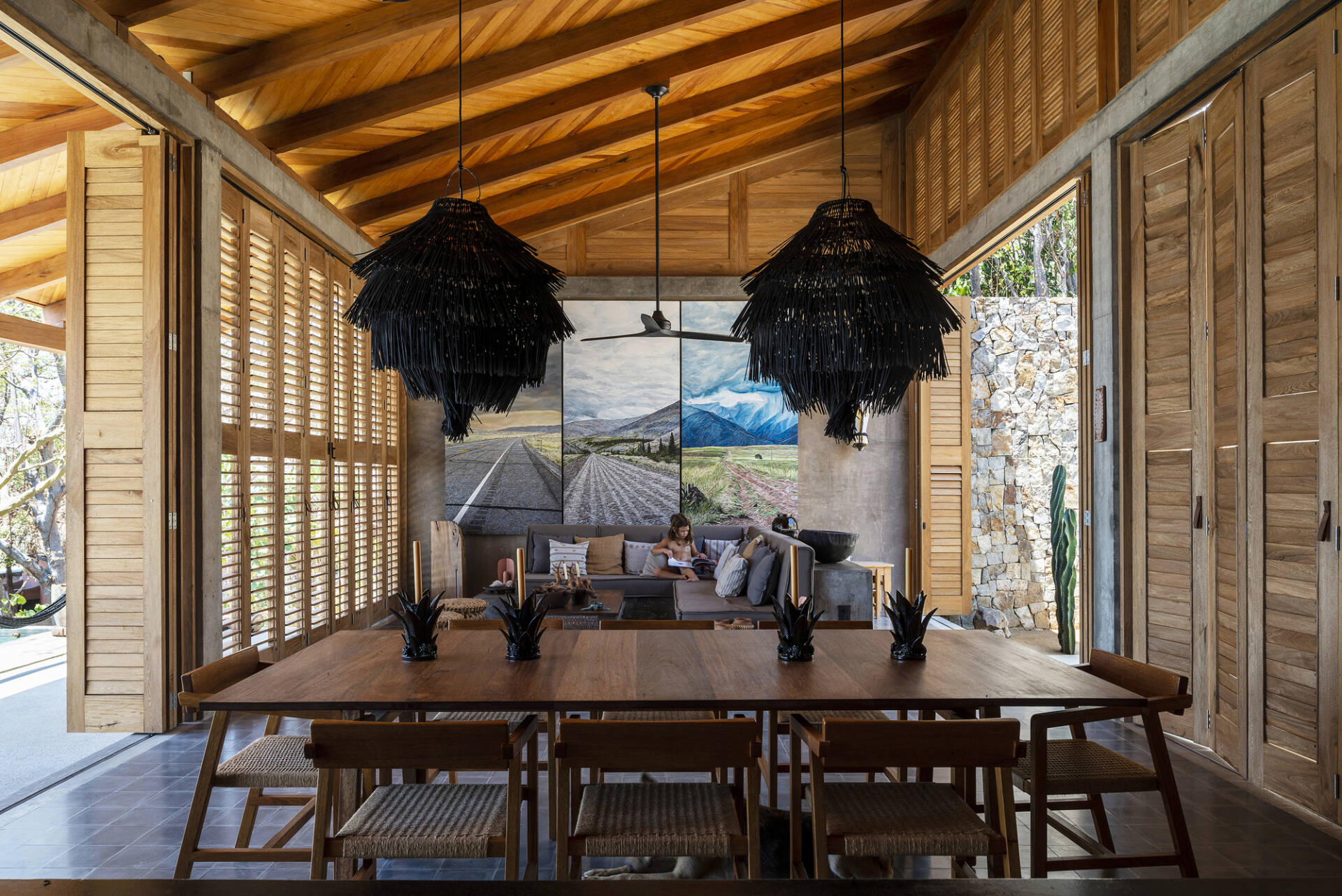 Nhà ở mà cứ ngỡ khu nghỉ dưỡng 5 sao: Biệt lập giữa ngọn đồi, sở hữu view biển đắt giá