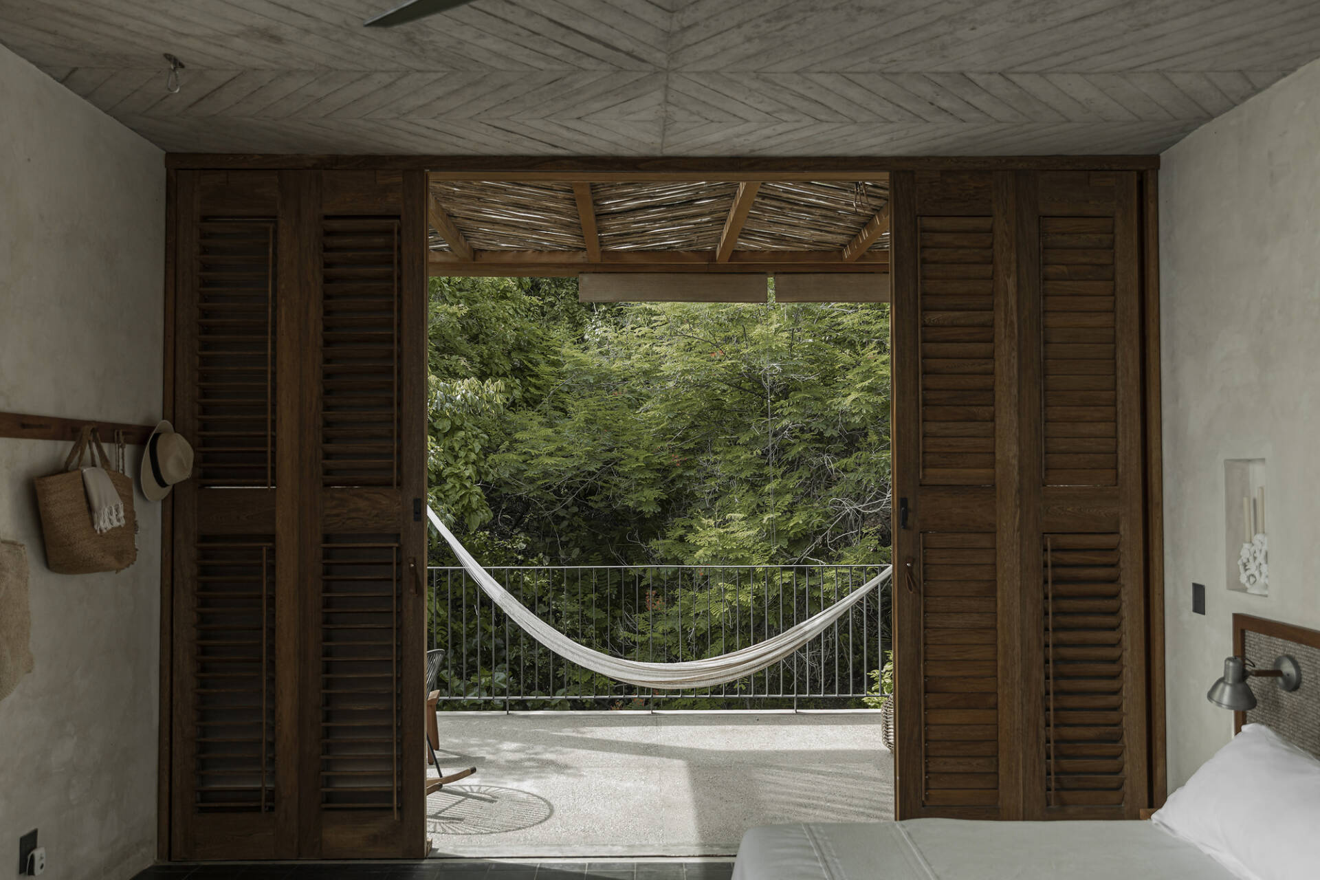 Nhà ở mà cứ ngỡ khu nghỉ dưỡng 5 sao: Biệt lập giữa ngọn đồi, sở hữu view biển đắt giá
