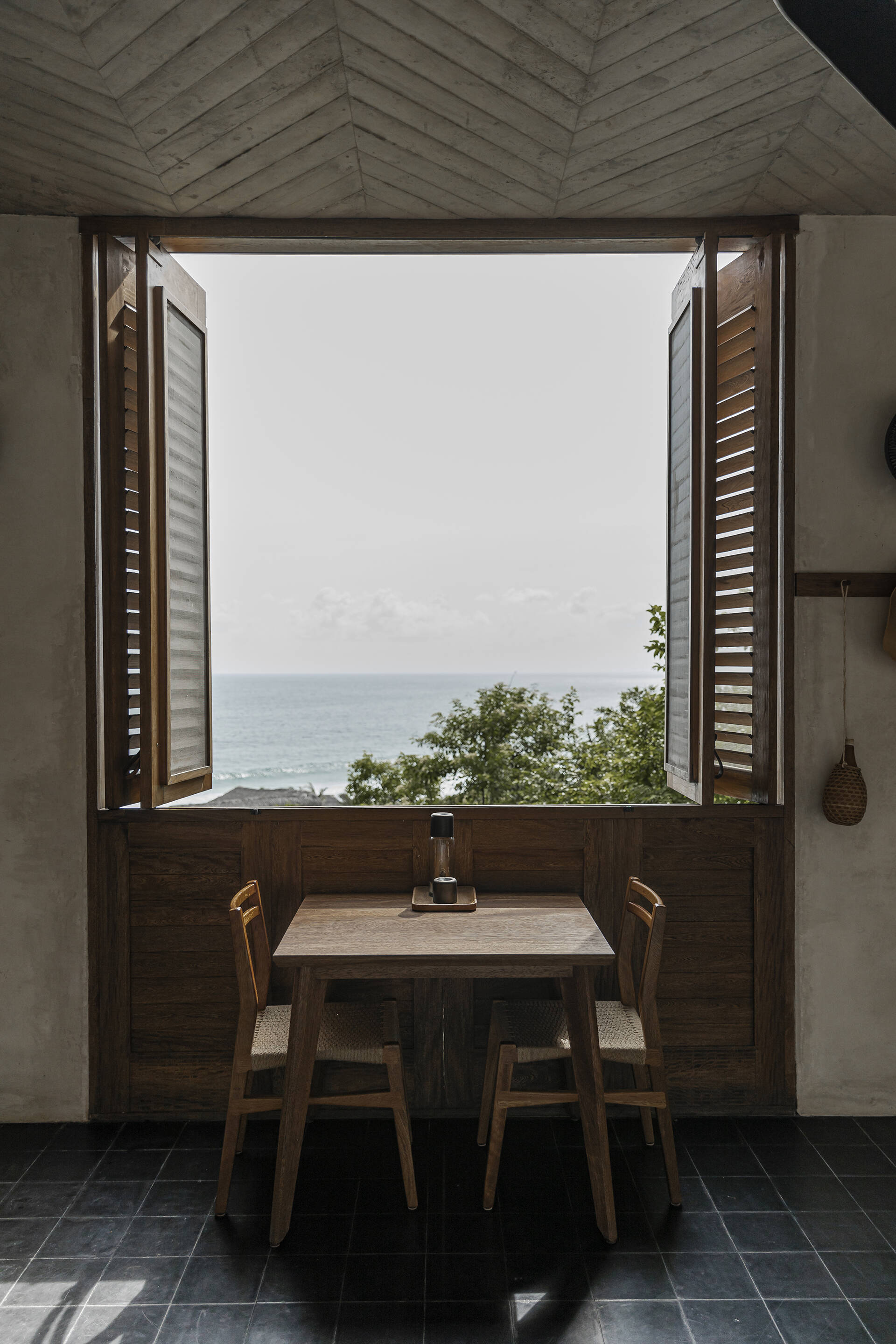 Nhà ở mà cứ ngỡ khu nghỉ dưỡng 5 sao: Biệt lập giữa ngọn đồi, sở hữu view biển đắt giá