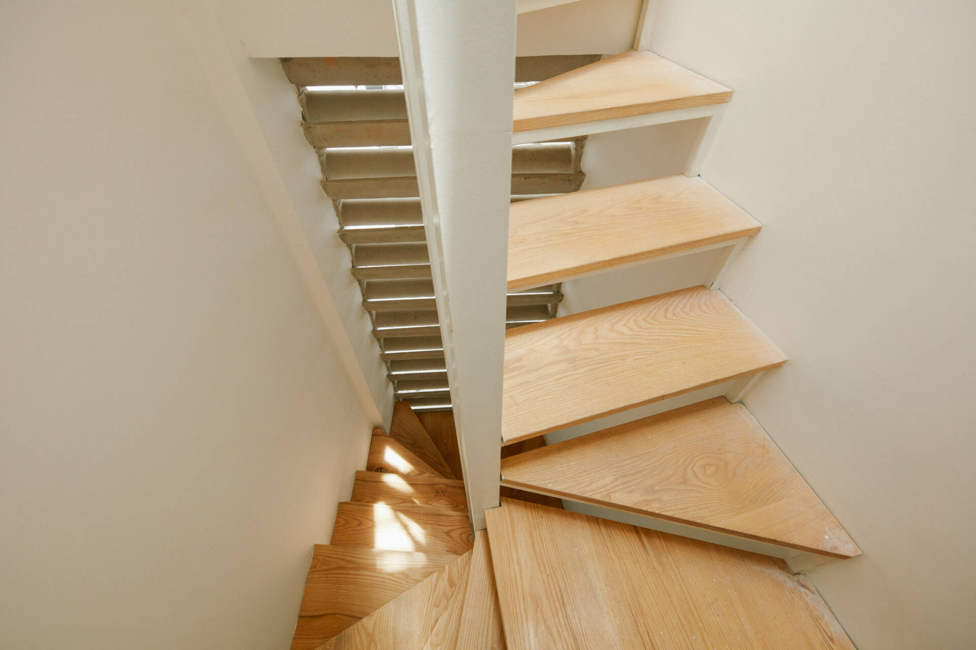 Nhà gần 35m2 nằm trong hẻm nhỏ, được thiết kế thoáng đãng của gia đình 5 người tại Sài Gòn