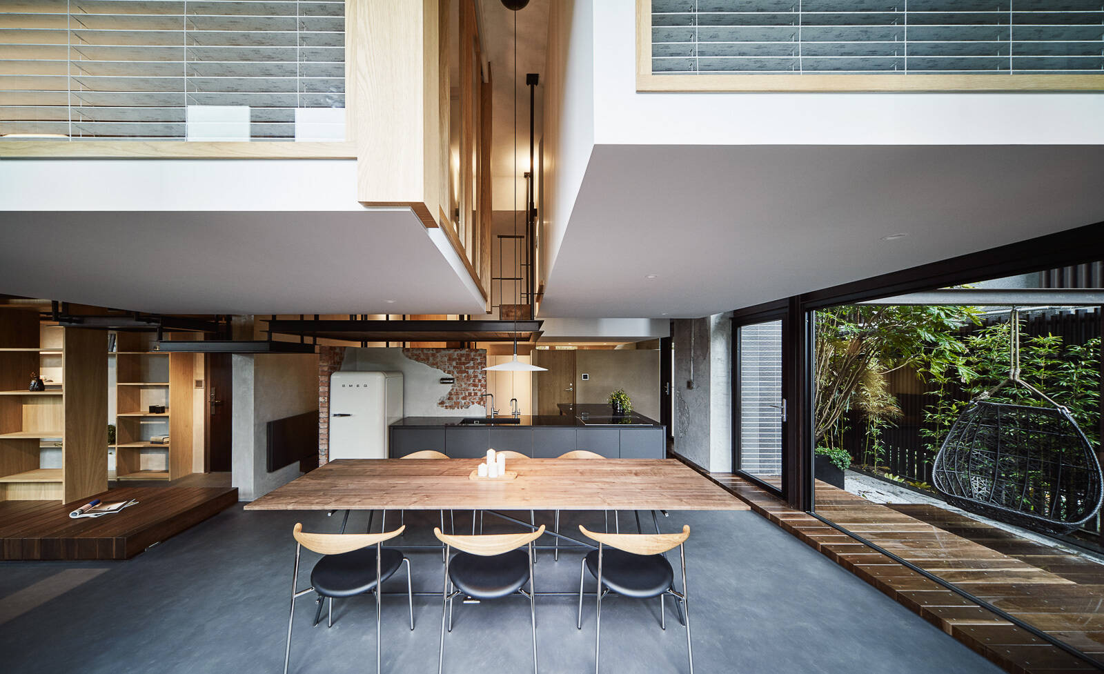 Thiết kế tầng “lơ lửng” như nhà trên cây giúp gia đình tăng gấp đôi công năng sử dụng